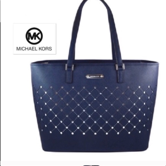 Michael Kors Handbags - ✨ Michael Kors  large tote ✨